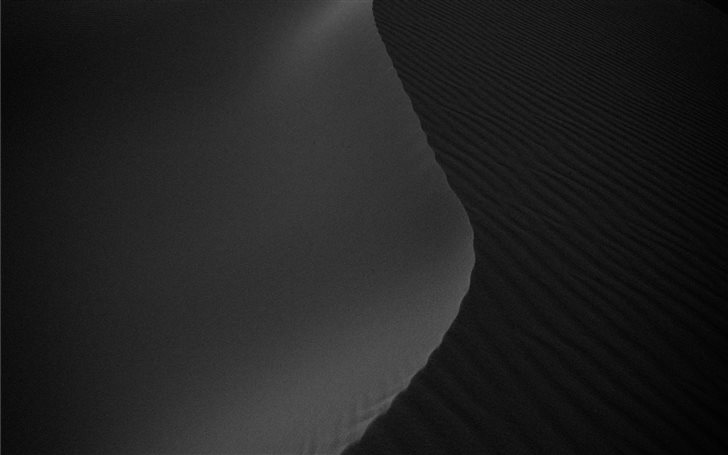 Dune in Monochrome Mac Wallpaper