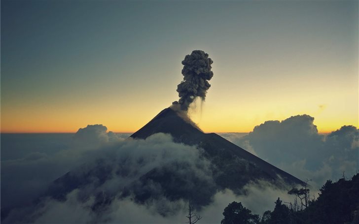 mount erupting smoke Mac Wallpaper