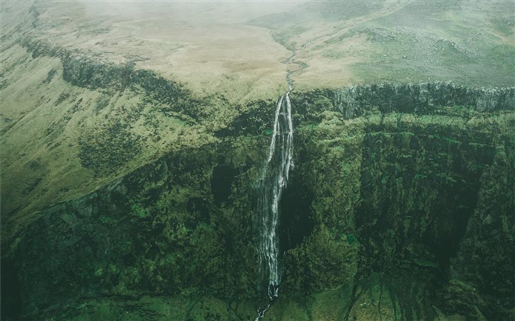 lonely waterfall Mac Wallpaper