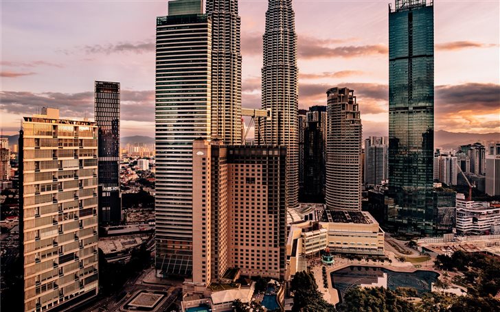 The Petronas Towers in Ku... Mac Wallpaper