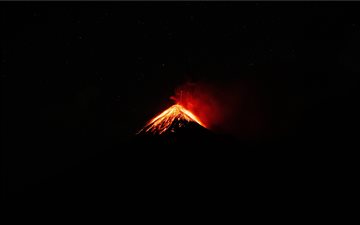 Volcan Fuego, Antigua, Gu... iMac wallpaper