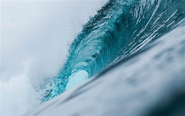 blue sea waves under white sky during daytime Mac Wallpaper
