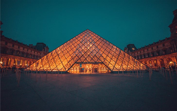 The Louvre Museum during night Mac Wallpaper