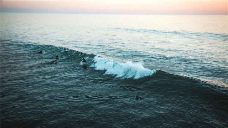 man surfing on wave Mac Wallpaper
