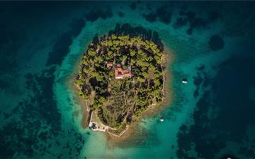 aerial photography of island surrounded by sea dur MacBook Pro wallpaper