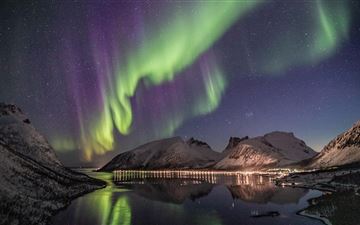 aurora borealis lake houses evening 5k iMac wallpaper