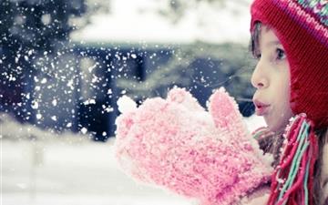 Girl playing with snow All Mac wallpaper