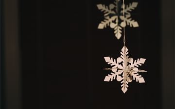 hanging snowflakes paper decor All Mac wallpaper