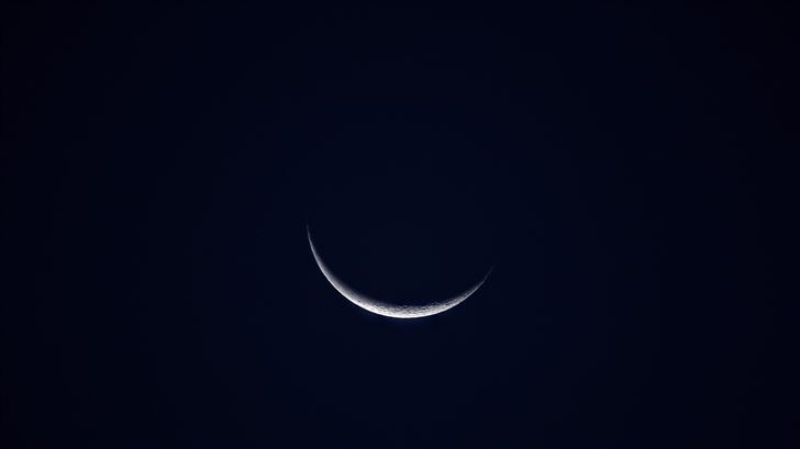 crescent moon night sky 5k Mac Wallpaper
