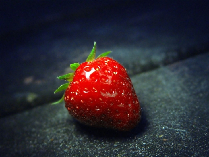 Red strawberry Close-Up Mac Wallpaper