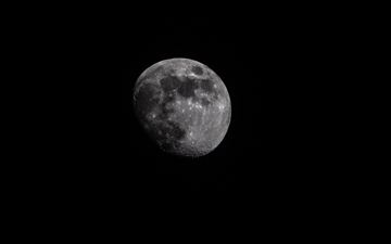 moon astrophotography iMac wallpaper
