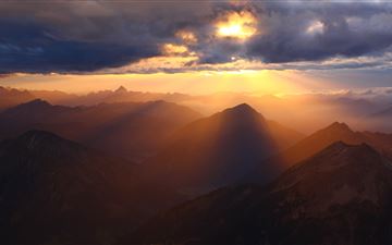 cloud rays over mountains iMac wallpaper