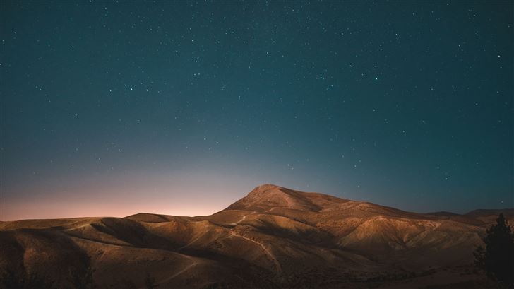 stars over desert mountains 5k Mac Wallpaper