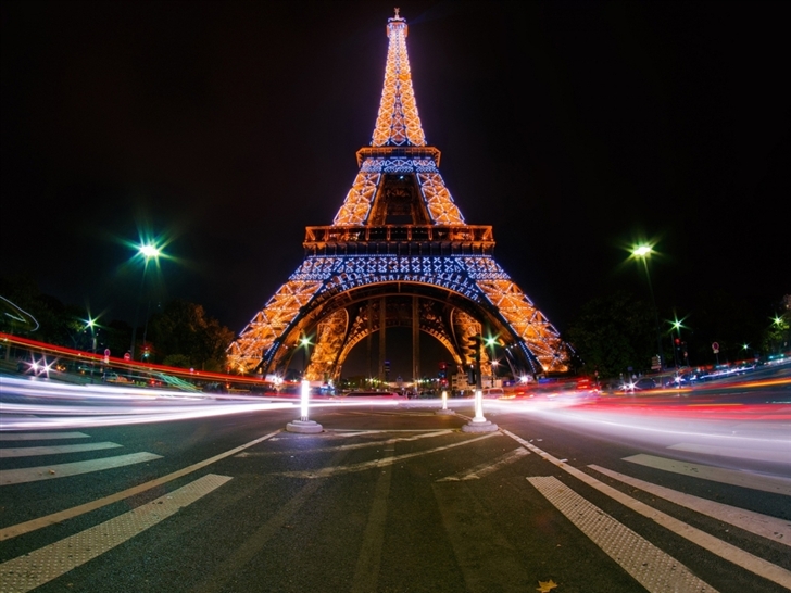 Eiffel tower light show Mac Wallpaper