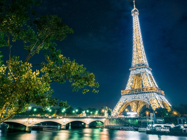 Eiffel tower Mac Wallpaper