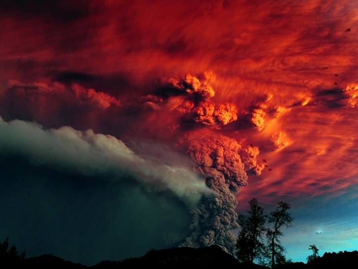 Volcano eruption Mac Wallpaper