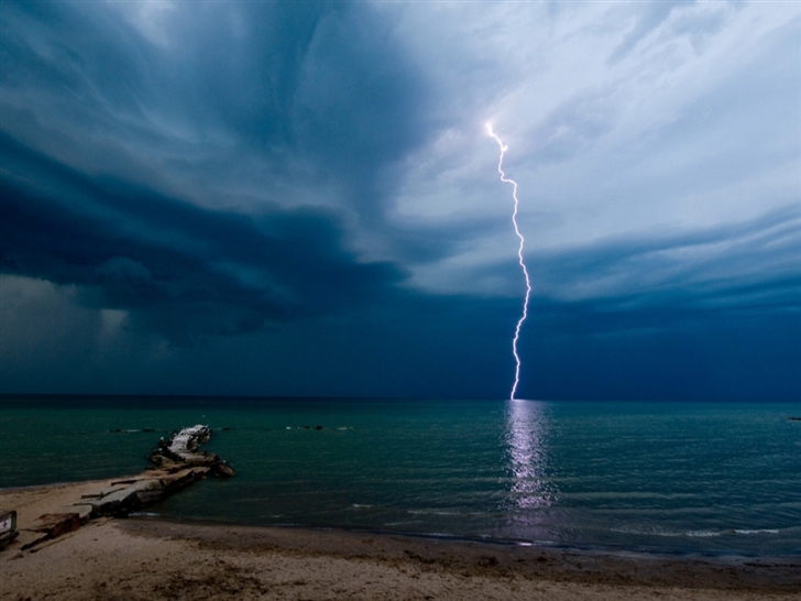 Storm lightning Mac Wallpaper