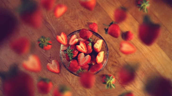 Very Berry Strawberry Mac Wallpaper