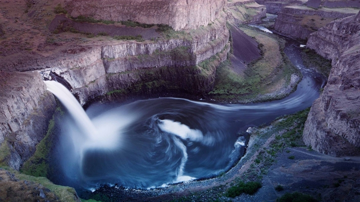 Canyon Waterfall Mac Wallpaper