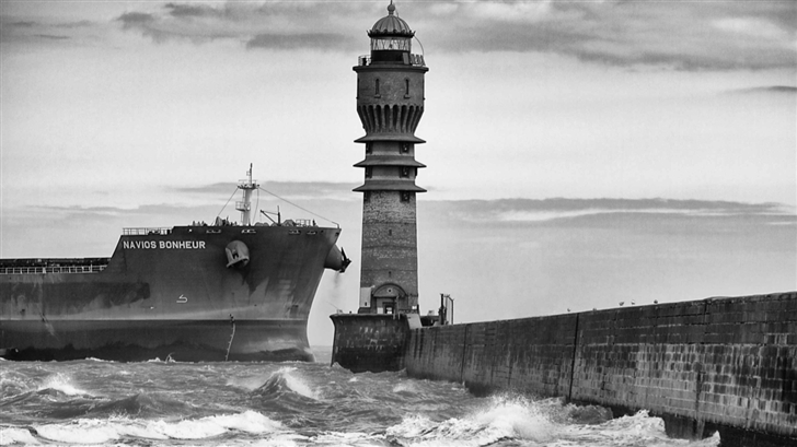 Dunkirk Lighthouse Black And White Mac Wallpaper